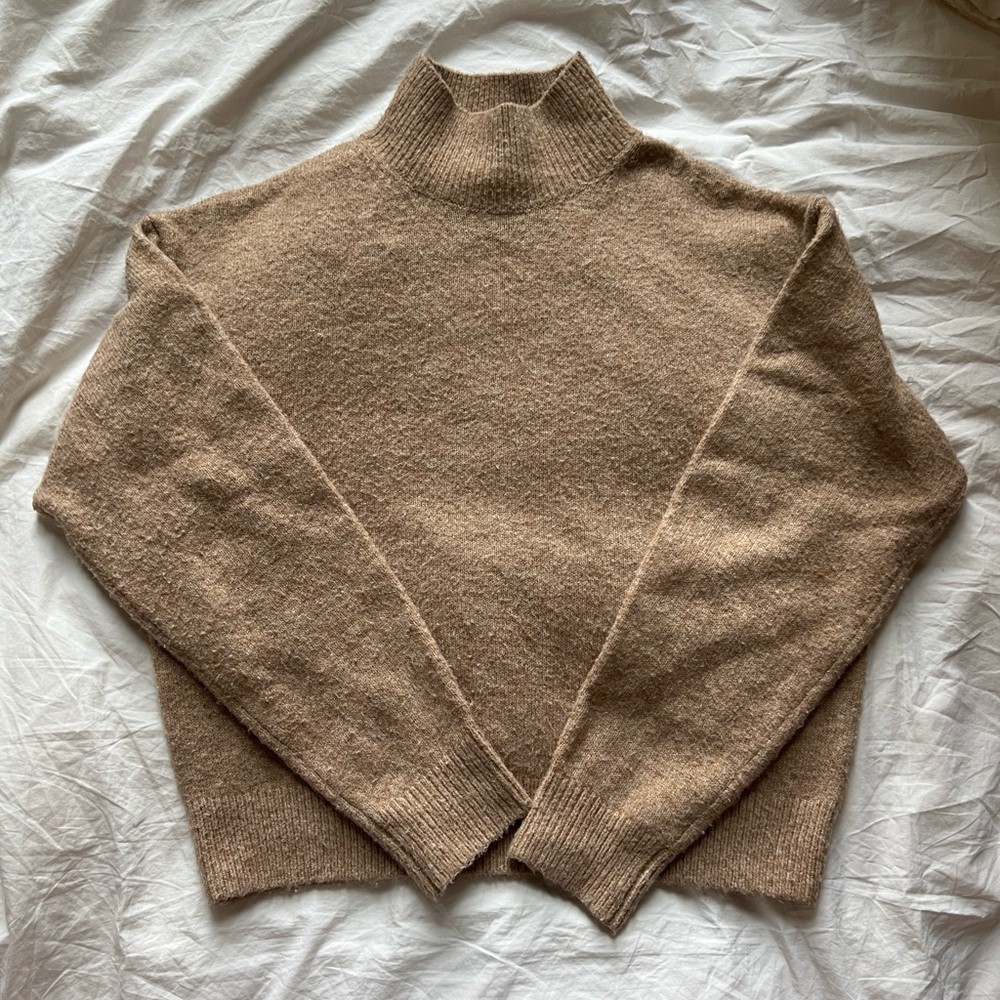 H&M TAN SWEATER - SIZE XS
